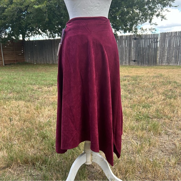 Umgee super Soft Flowy Maroon Skirt Size M - Picture 1 of 11
